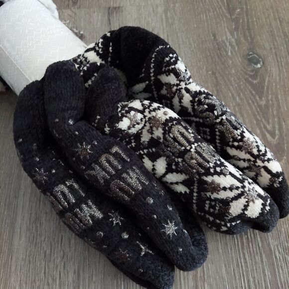 Muk Luks Women's Black and White Cabin Socks Small/Medium 5-7 - Picture 4 of 4